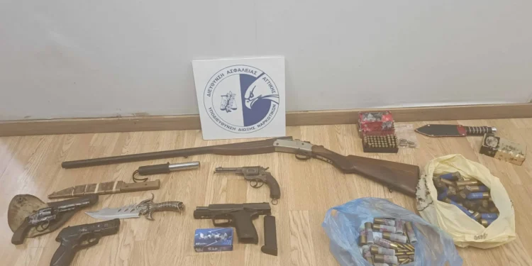Συνελήφθησαν δύο αλλοδαποί για κατοχή όπλων