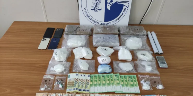 Συνελήφθησαν δύο άτομα για κατοχή και διακίνηση κοκαΐνης στην ευρύτερη περιοχή των βορείων προαστίων