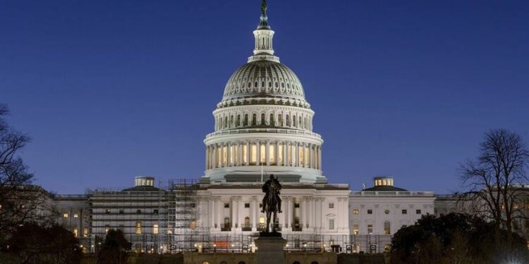 Συναγερμός στο Καπιτώλιο: Αναφορές για ένοπλο σε κτίριο της Γερουσίας – Εκκενώσεις γραφείων