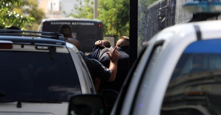 Προφυλακίστηκαν και οι 105 κατηγορούμενοι για τα επεισόδια στη Νέα Φιλαδέλφεια