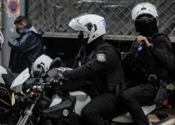 Άρπαξαν από 83χρονη τσάντα που περιείχε πάνω από 16.000 ευρώ – Εξιχνιάσεις υποθέσεων από την ΕΛ.ΑΣ.