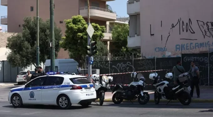 Κολωνός: Απόπειρα ληστείας με πυροβολισμούς κι έναν τραυματία