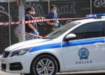 Ήταν αμυνόμενος ο αστυνομικός, αναφέρει η ΕΛΑΣ για τον πυροβολισμό ληστή στον Κολωνό