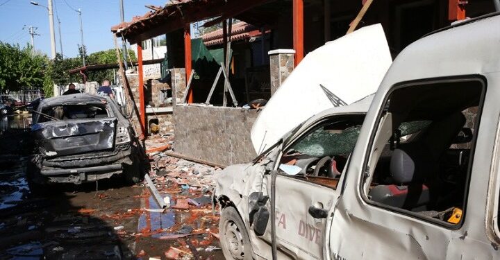 Ισχυρή έκρηξη αυτοσχέδιου μηχανισμού στον Ασπρόπυργο – Ζημιές σε 5 σπίτια και 11 αυτοκίνητα