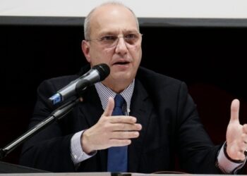 Επισκέψεις του Γ. Οικονόμου σε αστυνομικά τμήματα και διμοιρίες στο κέντρο της Αθήνας