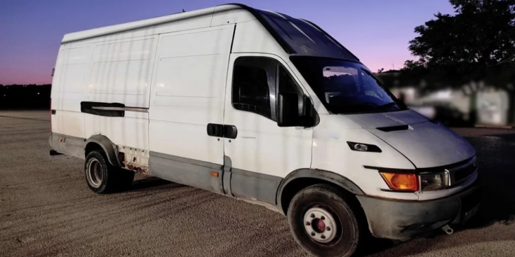 Συνελήφθη διακινητής ο οποίος προωθούσε στο εσωτερικό της χώρας με 4 μη νόμιμους μετανάστες