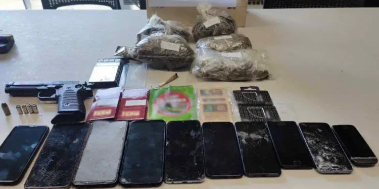 Συνελήφθη 19χρονος για διακίνηση ναρκωτικών ουσιών και κατοχή όπλου στον Ασπρόπυργο