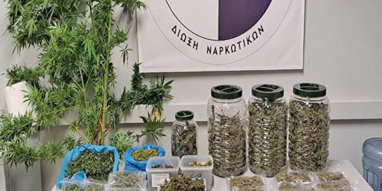 Σύλληψη δύο ατόμων για ναρκωτικά σε Καβάλα και Έβρο