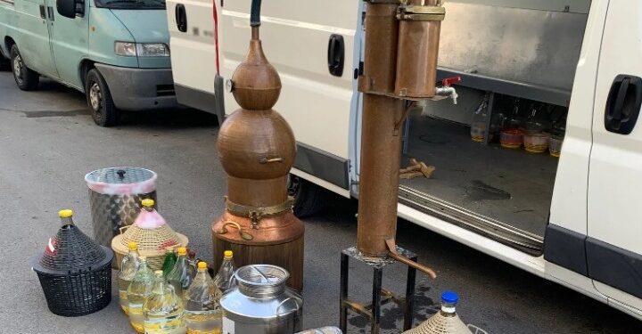 Δύο συλλήψεις για παράνομο αποστακτήριο και καπνικά προϊόντα