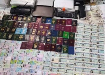 Κυψέλη: Εντοπίστηκε εργαστήριο κατασκευής πλαστών ταξιδιωτικών εγγράφων