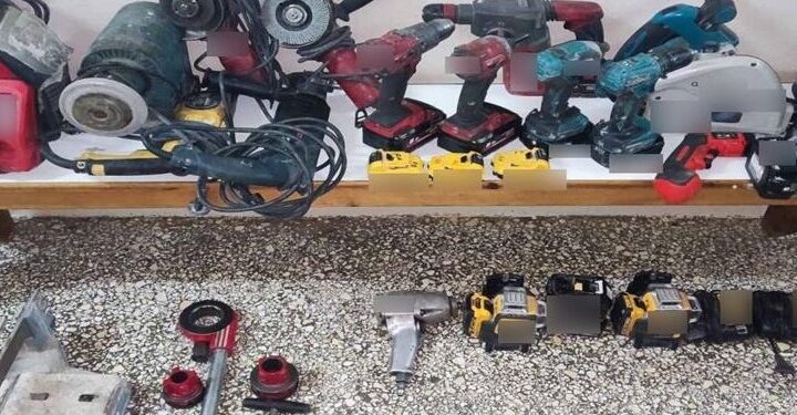 Συνελήφθη 43χρονος που μετέφερε κλοπιμαία εργαλεία στην Αλβανία