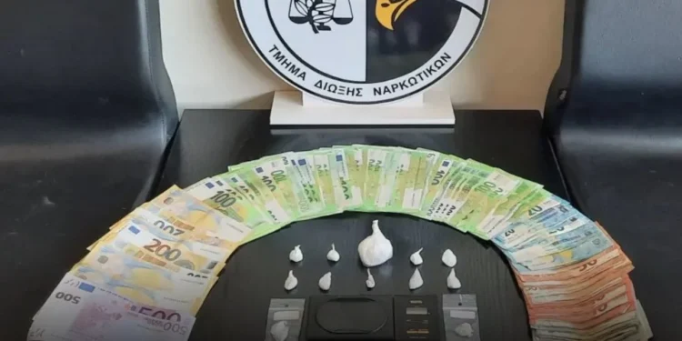 Κρήτη: Συνελήφθη άνδρας με κοκαΐνη και χιλιάδες ευρώ στην κατοχή του
