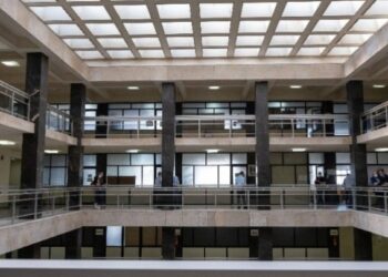 Στον ανακριτή ο 18χρονος αδελφοκτόνος της Ν. Σμύρνης