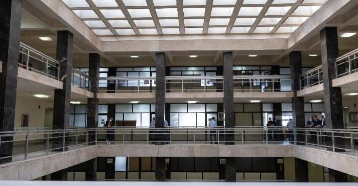 Στον ανακριτή ο 18χρονος αδελφοκτόνος της Ν. Σμύρνης