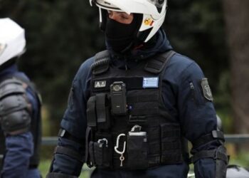 Ξεκίνησε η διαγωνιστική διαδικασία για 2000 κάμερες σε στολές αστυνομικών και σε 400 οχήματα