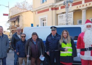 Ενημερωτικά φυλλάδια μοίρασαν οι αστυνομικοί του Τμήματος Τροχαίας Κοζάνης