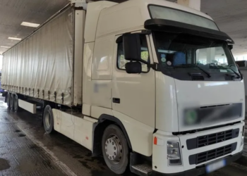 Aλλοδαπός διακινητής μετέφερε στη χώρα μας 8 μη νόμιμους μετανάστες