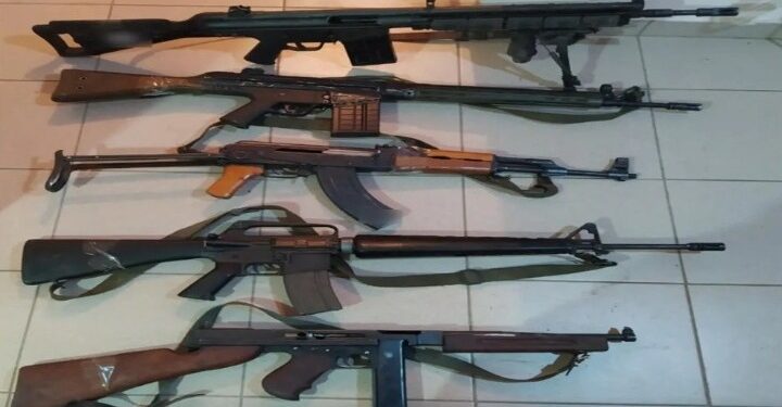 Οπλοστάσιο εντοπίστηκε σε σπίτι ζευγαριού στην Φλώρινα – Κατείχαν 29 όπλα, 72 κιλά πυρίτιδα και χιλιάδες φυσίγγια