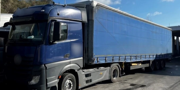 Έβρος: Συνελήφθησαν 2 διακινητές με 12 μη νόμιμους μετανάστες