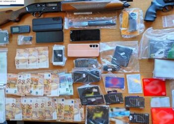 Εγκληματική οργάνωση διέθετε κλεμμένες επιταγές και διακινούσε παράνομα μετανάστες