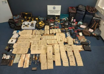 Χειροπέδες σε 63χρονο αλλοδαπό για κλοπές από σταθμευμένα αυτοκίνητα