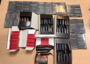 Συνελήφθη 17χρονος για παράνομο εμπόριο βεγγαλικών και κροτίδων