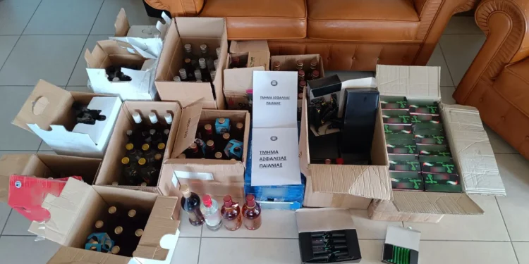 Αιγάλεω: Συνελήφθη 53χρονος για εμπόριο κροτίδων και λαθραίων αλκοολούχων ποτών