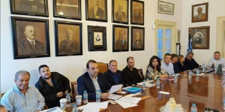 «Χάος» στη Μύκονο με ευθύνη της δημοτικής Αρχής – Επιχειρηματίες και διεθνή brands περνάνε στην «αντεπίθεση»