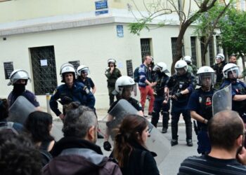 Έληξε η κατάληψη στη Νομική – Ολοκληρώθηκε η επιχείρηση της ΕΛ.ΑΣ