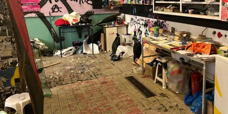 Νομική: Μπάχαλο άφησαν οι καταληψίες – Οδηγούνται στον Εισαγγελέα