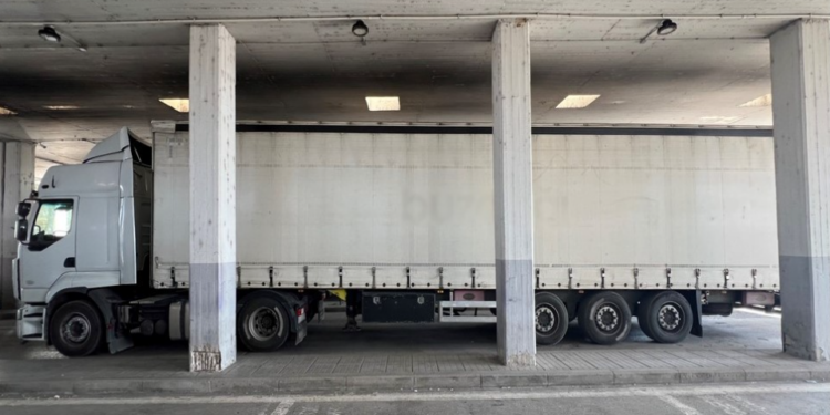 Συνελήφθησαν τρεις αλλοδαποί για διακίνηση παράνομων μεταναστών