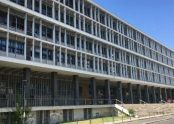 Στο αυτόφωρο ο αστυνομικός που επιχείρησε να πάρει άδεια με ψευδείς γνωματεύσεις