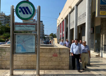 Αυτοψία του Βασίλη Οικονόμου στους σταθμούς Αθηνών και Αχαρνών του ΟΣΕ