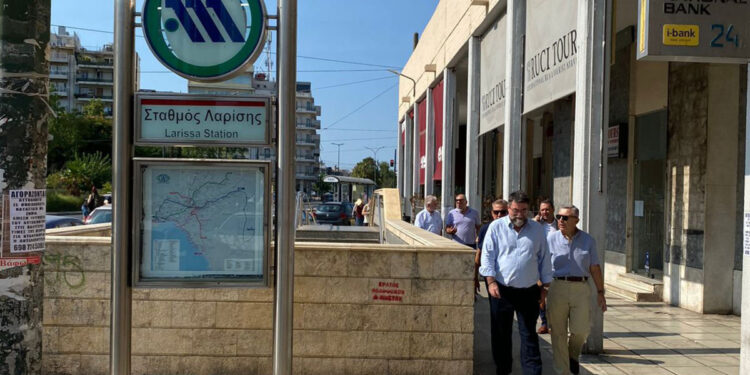 Αυτοψία του Βασίλη Οικονόμου στους σταθμούς Αθηνών και Αχαρνών του ΟΣΕ