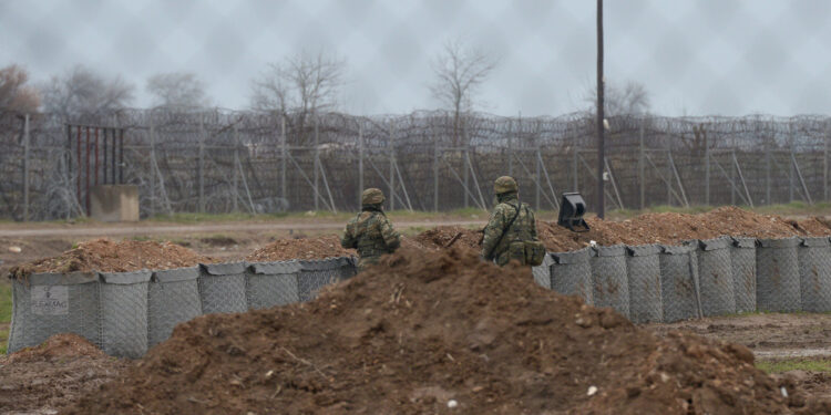 Στον εισαγγελέα ο Τούρκος που συνελήφθη με όπλο στον Έβρο