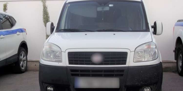 Έβρος: Συνελήφθησαν 2 διακινητές με 13 παράνομους μετανάστες