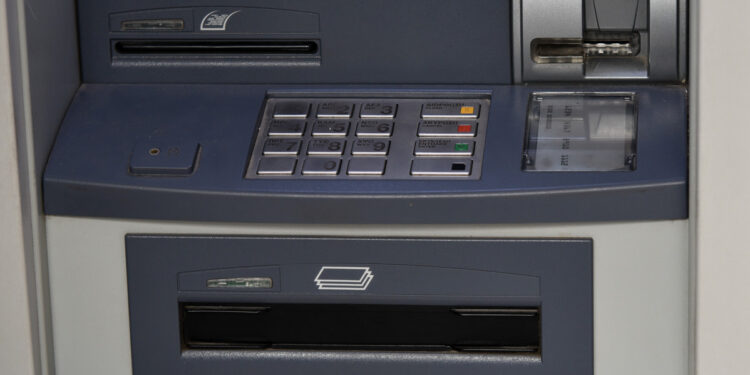 Χαλάνδρι: Άγνωστοι αφαίρεσαν ATM από σουπερμάρκετ