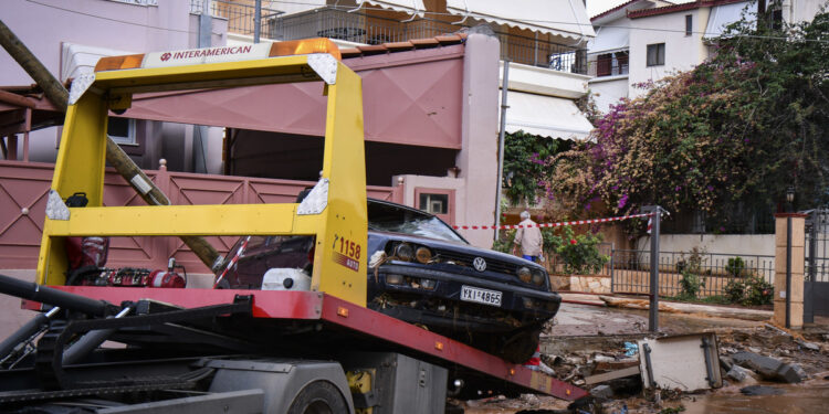 Πλημμύρα στη Μάνδρα: Ένοχοι οι πρώην δήμαρχος και δύο στελέχη υπηρεσιών – Αθώοι πέντε κατηγορούμενοι