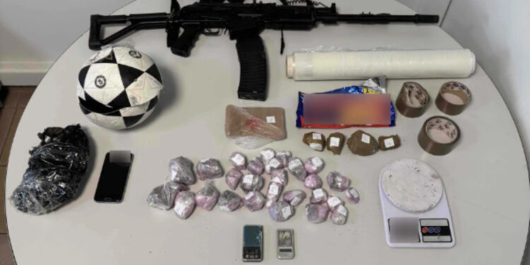 Θεσσαλονίκη: Έκρυβαν πάνω από ένα κιλό ηρωίνης μέσα σε ποδοσφαιρική μπάλα