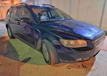 Συνελήφθησαν 2 διακινητές με 11 παράνομους μετανάστες