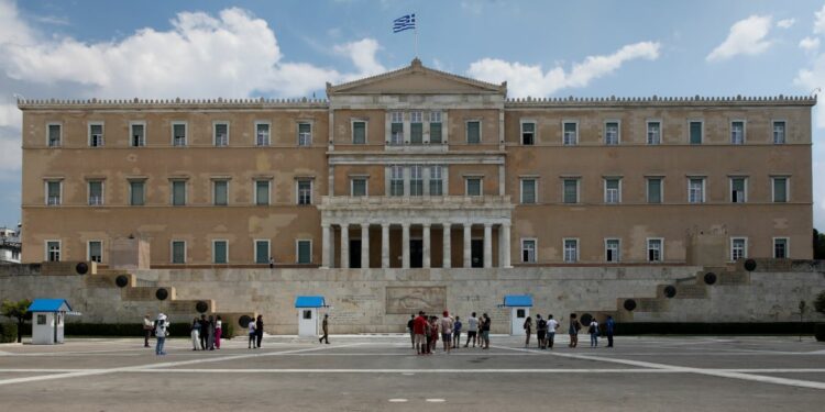 Συνελήφθη αστυνομικός της Βουλής των Ελλήνων – Η αντίδραση Τασούλα