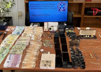 Εξαρθρώθηκε συμμορία που διέπραττε κλοπές από οικίες στην περιοχή της Βορειοανατολικής Αττικής