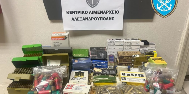 Αλεξανδρούπολη: Συνελήφθη Τούρκος που είχε ολόκληρο οπλοστάσιο στο σκάφος του