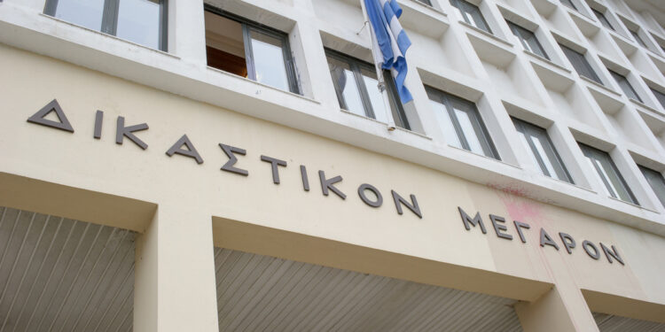 Θεσσαλονίκη: Στον εισαγγελέα οι δυο άνδρες που αλληλομηνύθηκαν με αφορμή τις ακαθαρσίες ενός σκύλου