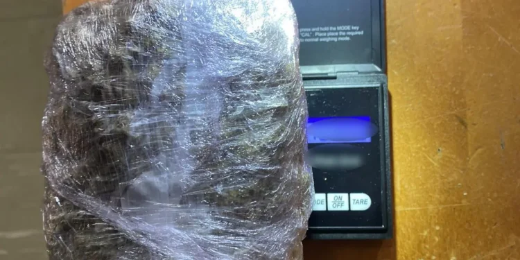 Τρεις συλλήψεις για διακίνηση ναρκωτικών και λαθραίων καπνικών προϊόντων σε Καλλιθέα και Άγιο Παντελεήμονα