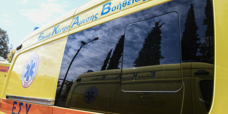 Θεσσαλονίκη: Πλήρωμα ιδιωτικού ασθενοφόρου έκλεψε καρδιογράφο από νοσοκομείο
