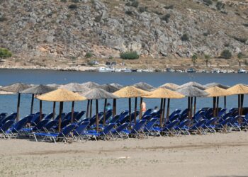 Ανάβυσσος: Πέντε συλλήψεις για παράνομη κατάληψη παραλίας