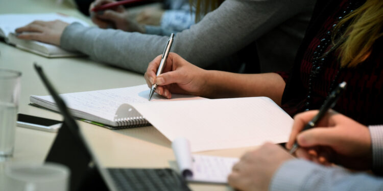 Συνάντηση ΕΛΤΕ, Αρχής Καταπολέμησης της Νομιμοποίησης Εσόδων από Εγκληματικές Ενέργειες και ελεγκτικών εταιρειών