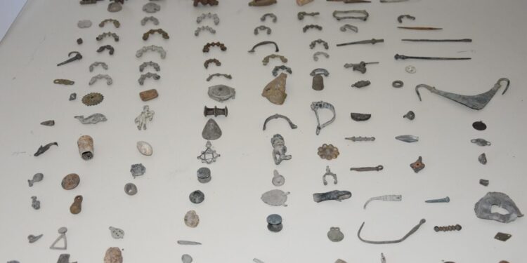 Γρεβενά: Κατασχέθηκε πλήθος αρχαίων αντικειμένων ιστορικής και αρχαιολογικής αξίας