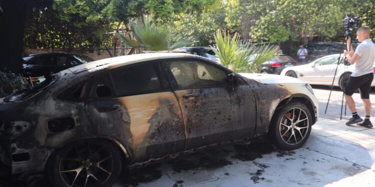 Επίθεση με γκαζάκια σε έκθεση αυτοκινήτων στη Κηφισιά